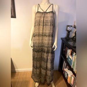 Staring at Stars beautiful Maxi Dress. Size M